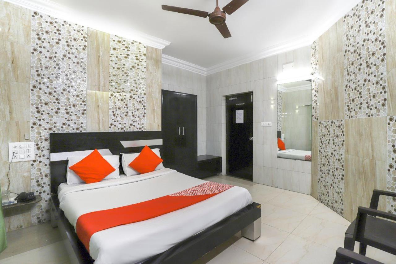 Hotel Jasmine อาเมดาบัด ภายนอก รูปภาพ