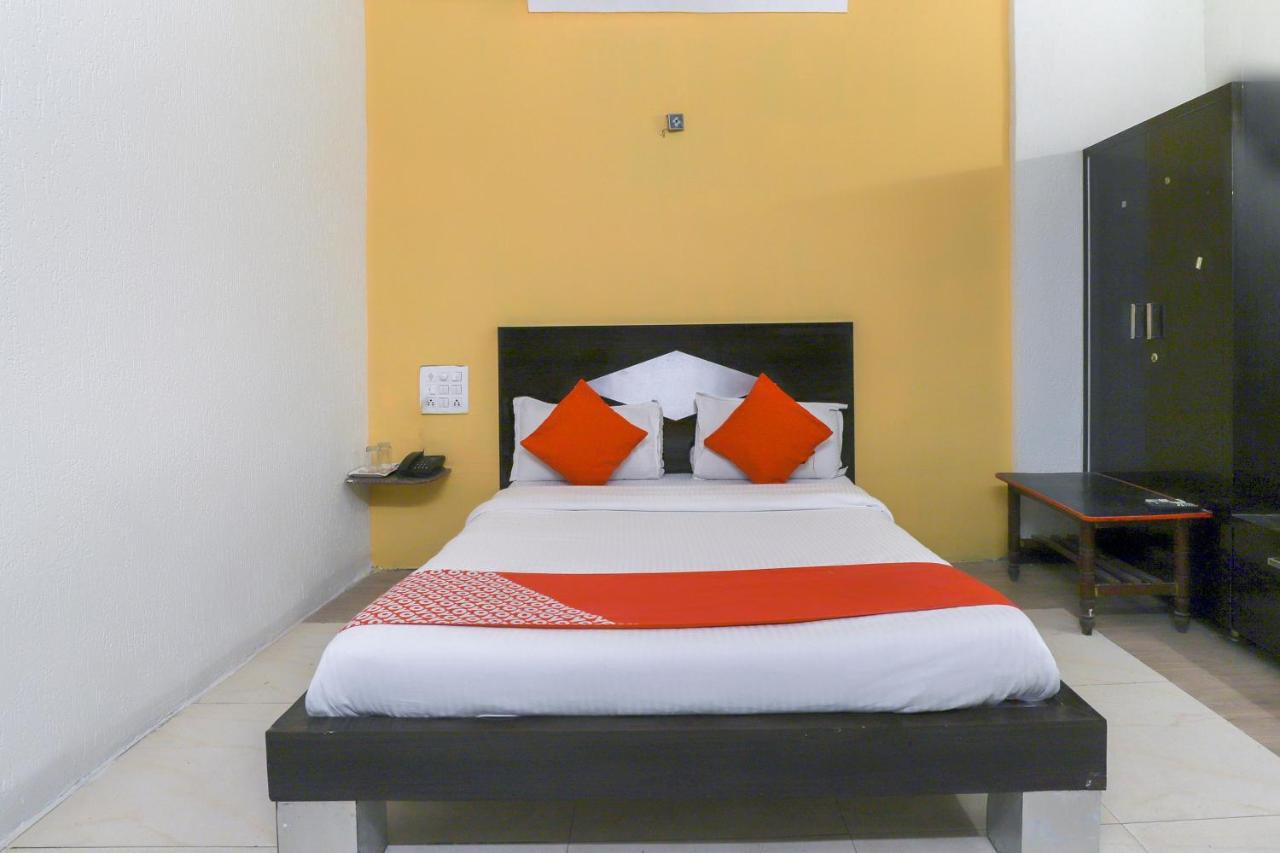 Hotel Jasmine อาเมดาบัด ภายนอก รูปภาพ