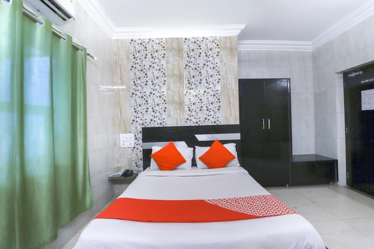 Hotel Jasmine อาเมดาบัด ภายนอก รูปภาพ
