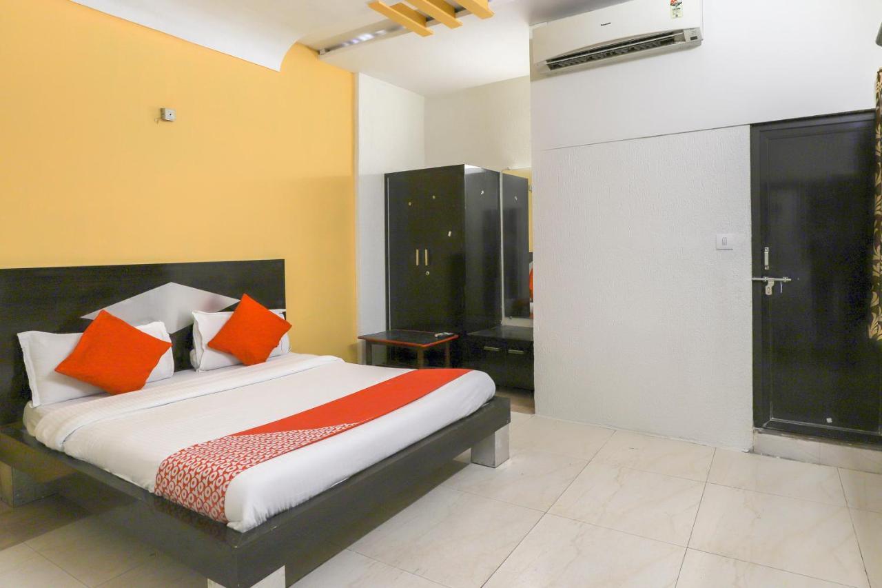 Hotel Jasmine อาเมดาบัด ภายนอก รูปภาพ