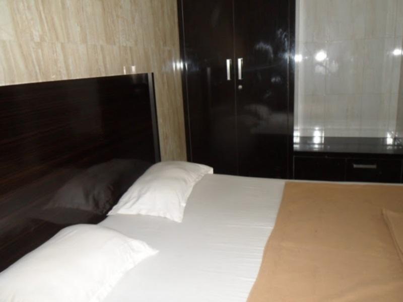 Hotel Jasmine อาเมดาบัด ภายนอก รูปภาพ