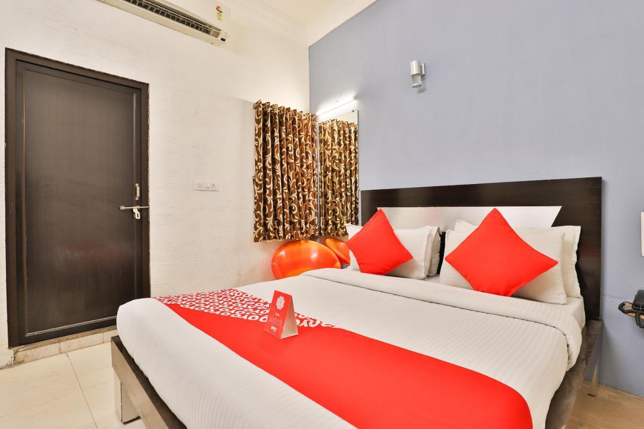 Hotel Jasmine อาเมดาบัด ภายนอก รูปภาพ
