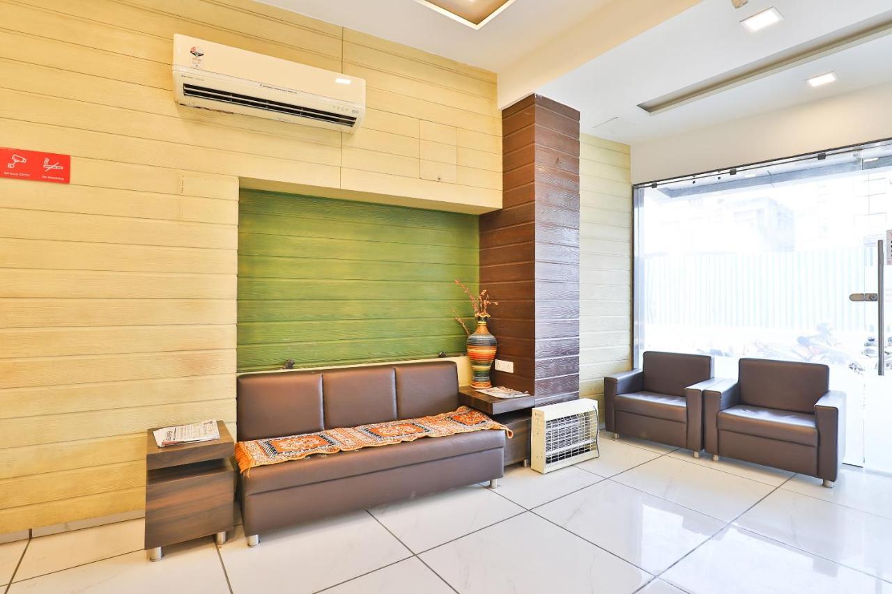 Hotel Jasmine อาเมดาบัด ภายนอก รูปภาพ
