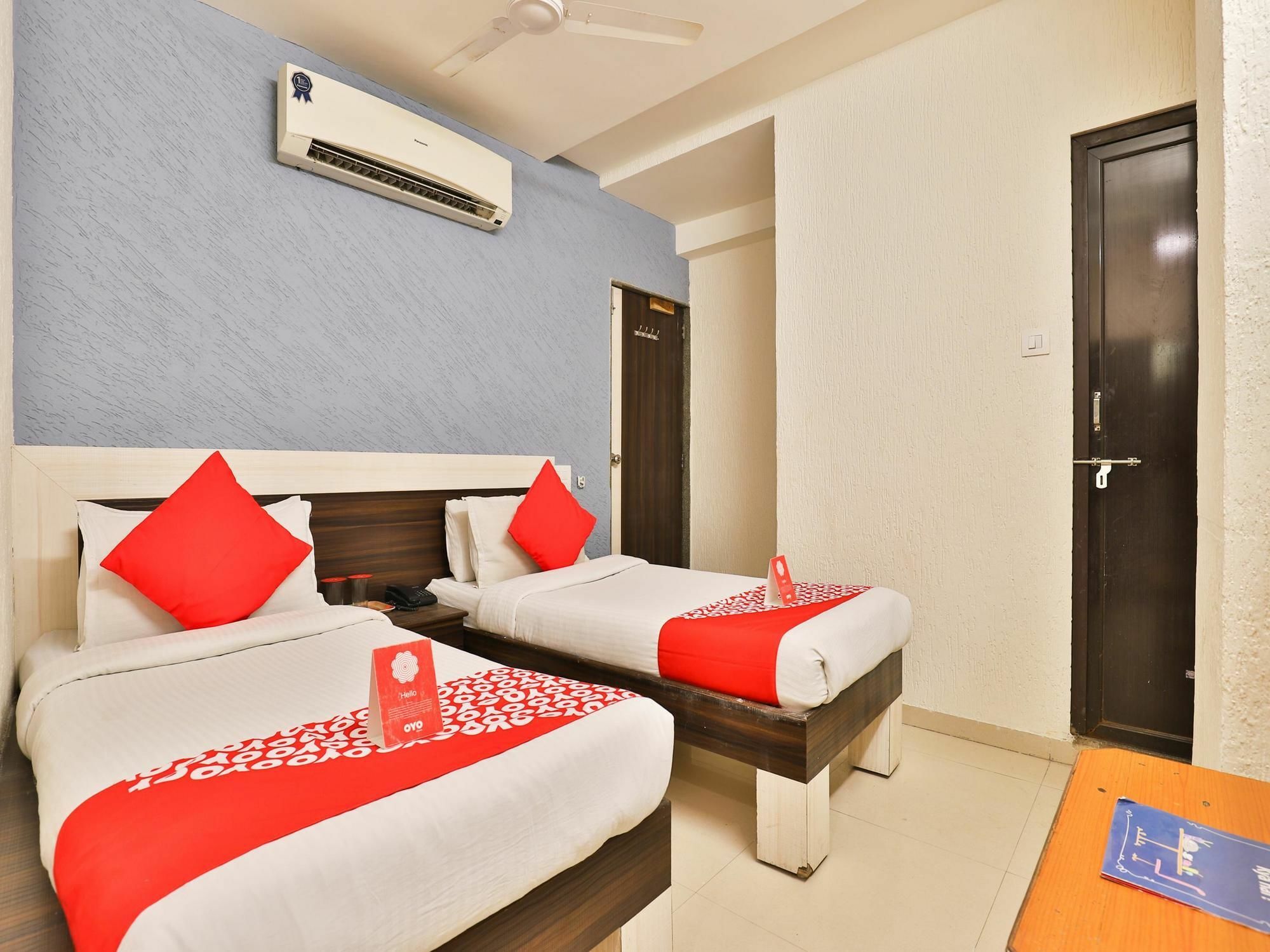 Hotel Jasmine อาเมดาบัด ภายนอก รูปภาพ