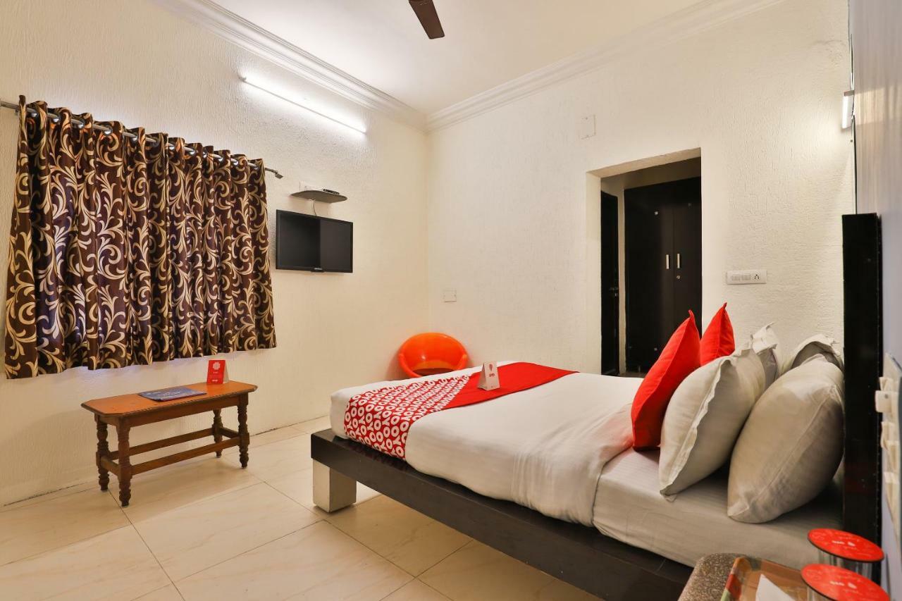 Hotel Jasmine อาเมดาบัด ภายนอก รูปภาพ