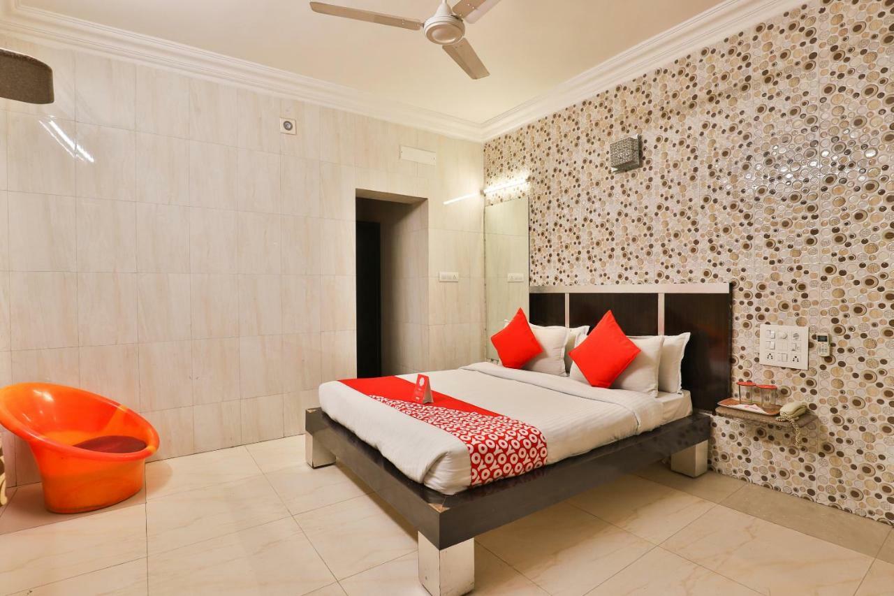 Hotel Jasmine อาเมดาบัด ภายนอก รูปภาพ